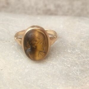 Cameo ring